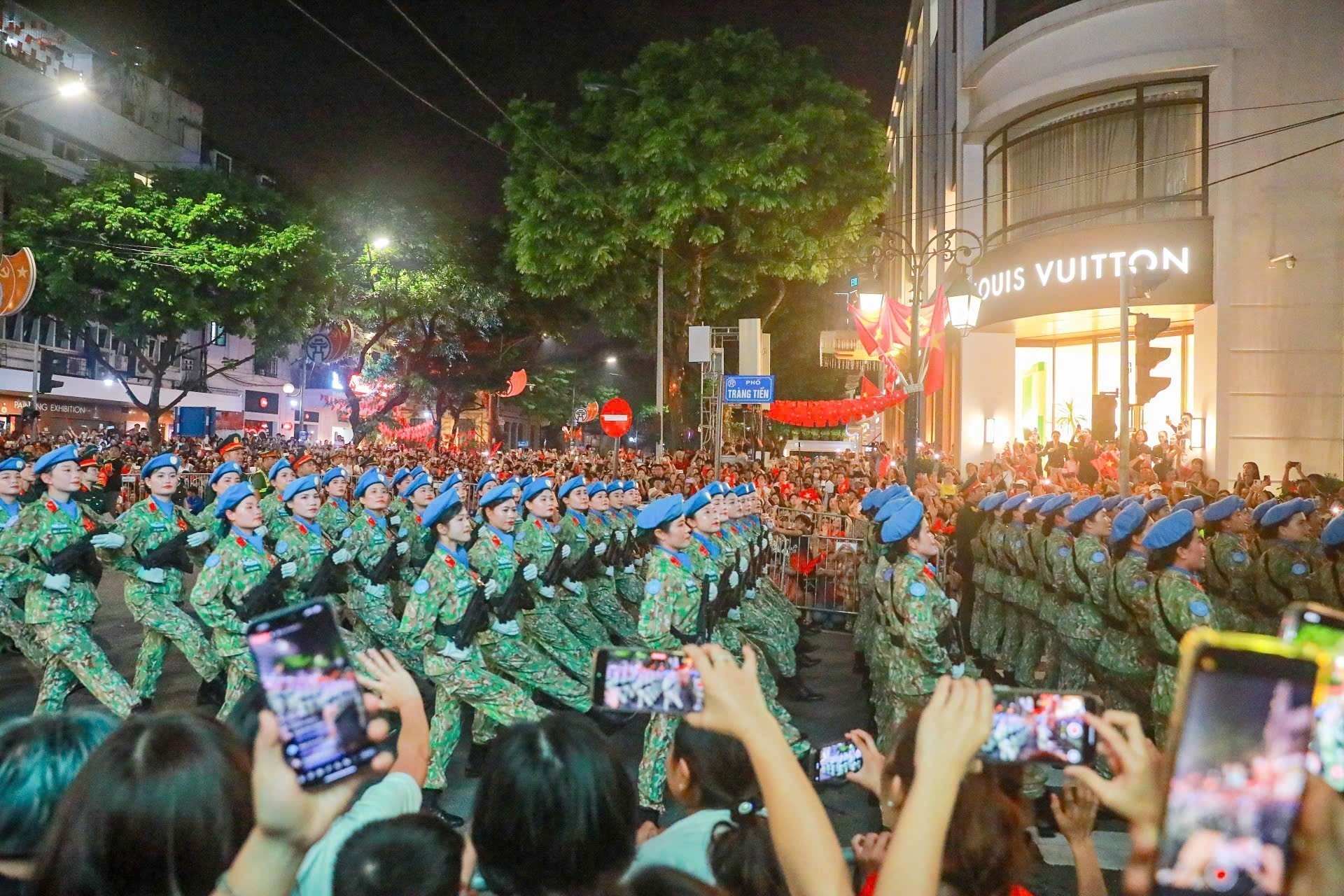 Lễ diễu binh, diễu hành - ảnh 20