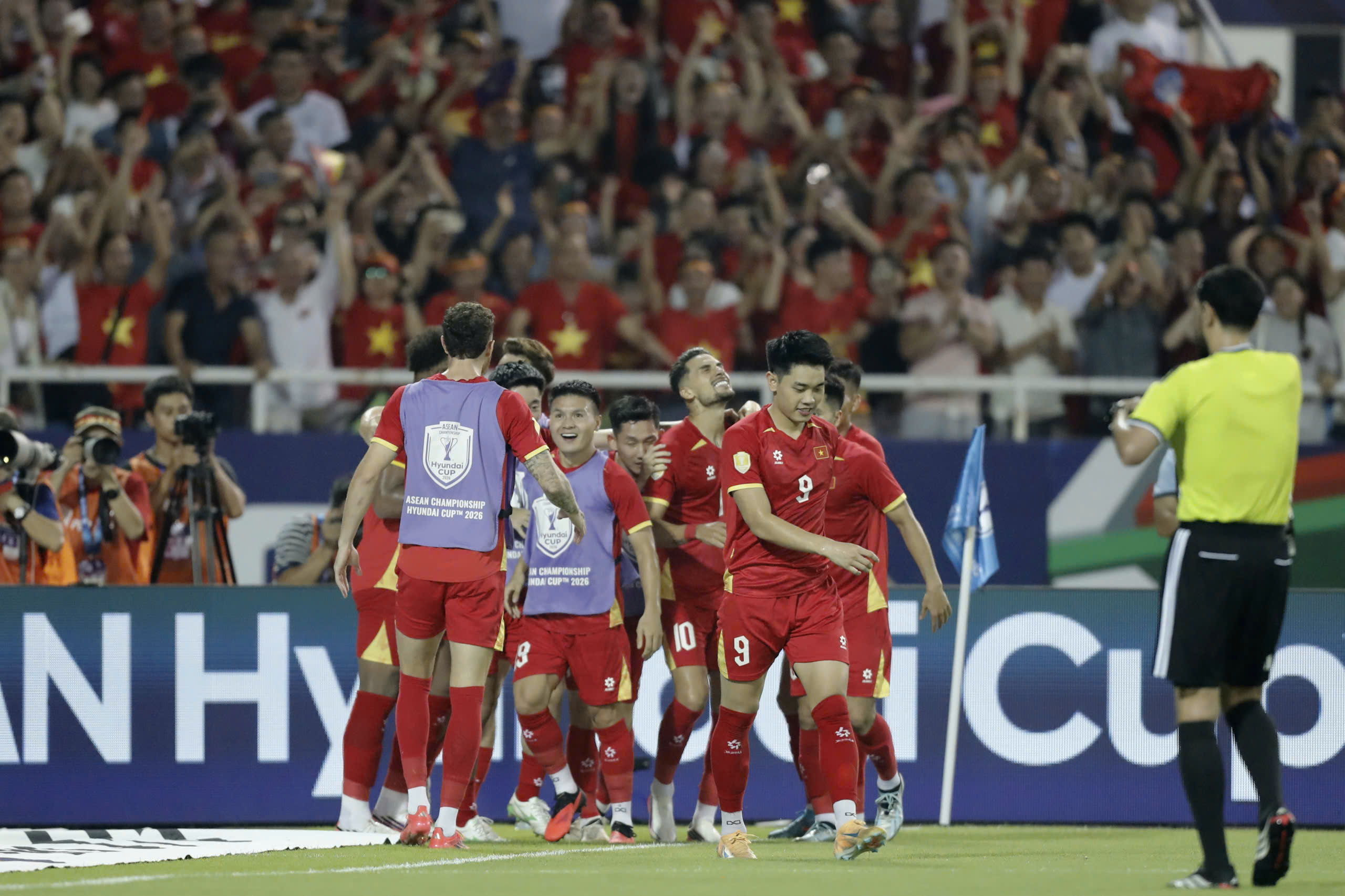 HLV Kim Sang Sik: 'Tôi muốn cùng đội tuyển Việt Nam dự World Cup - Ảnh 4. HLV Kim Sang Sik: 'Tôi muốn cùng đội tuyển Việt Nam dự World Cup - Ảnh 4.