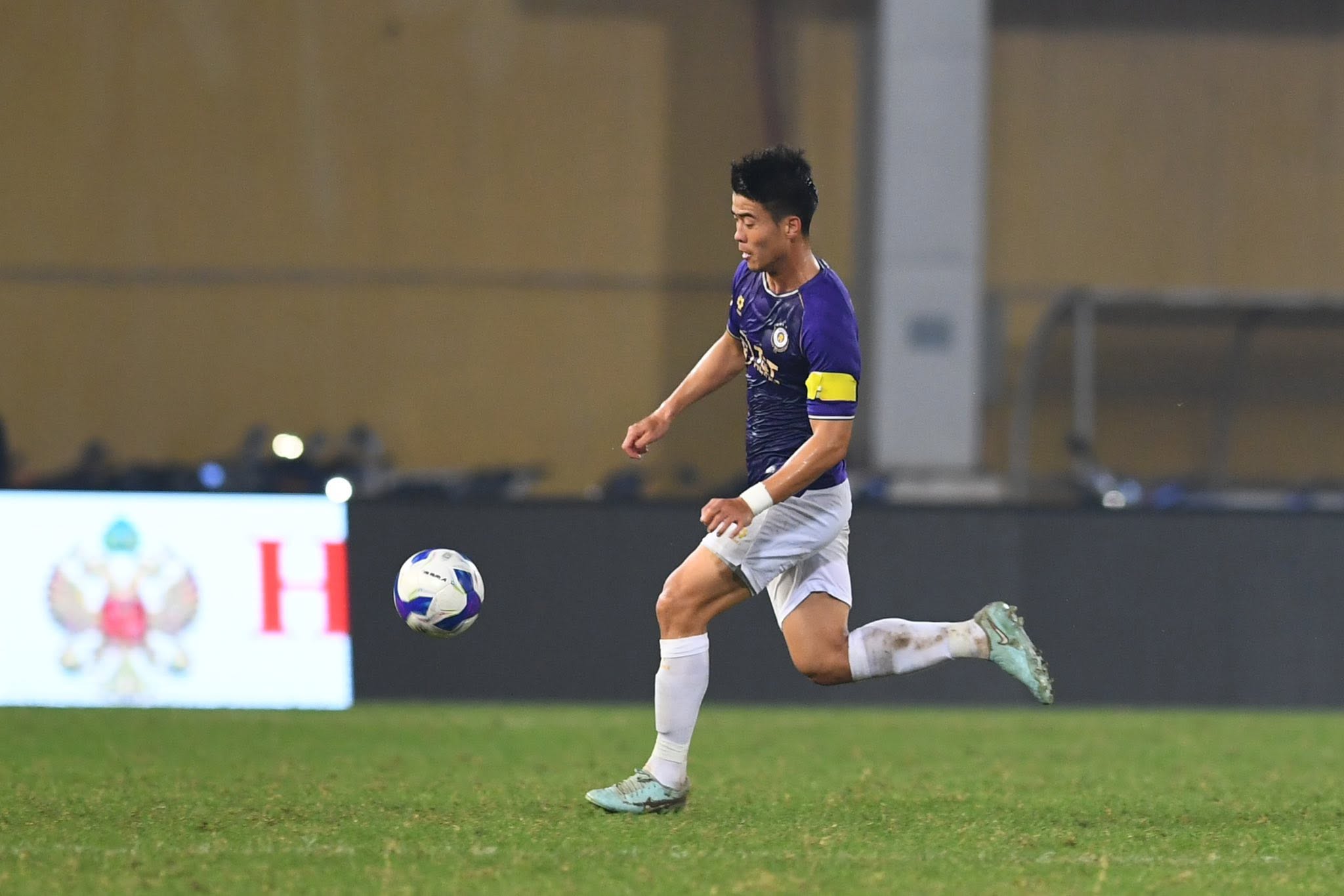 Duy Mạnh không được đăng ký dự V-League 2026/27, chuẩn bị phẫu thuật - Ảnh 1.