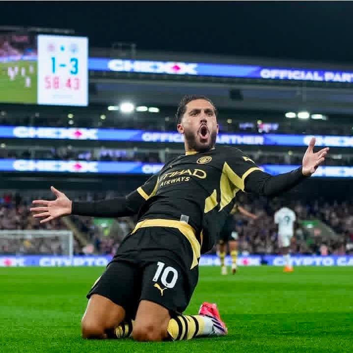 Cựu tiền vệ Jamie Redknapp dành những lời có cánh cho Rayan Cherki sau khi tài năng người Pháp lập cú đúp giúp Man City đánh bại Crystal Palace 4-1 tại Ngoại hạng Anh tối 28/8. Ảnh: FBNV Cựu tiền vệ Jamie Redknapp dành những lời có cánh cho Rayan Cherki sau khi tài năng người Pháp lập cú đúp giúp Man City đánh bại Crystal Palace 4-1 tại Ngoại hạng Anh tối 28/8. Ảnh: FBNV