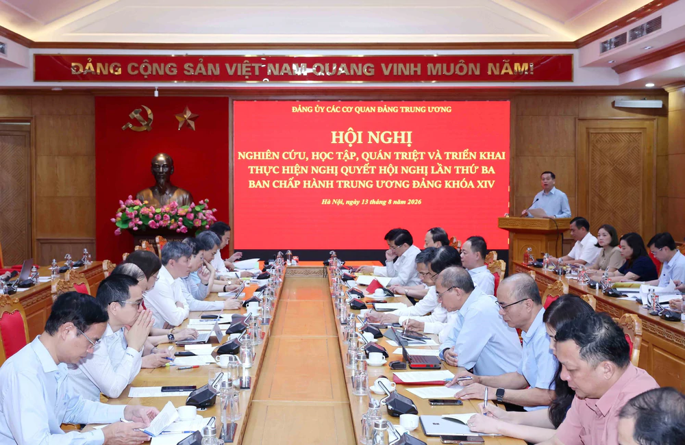 Bộ Chính trị, Ban Bí thư tổ chức Hội nghị toàn quốc nghiên cứu, học tập, quán triệt và triển khai thực hiện một số Nghị quyết, Chỉ thị - Ảnh 2. Bộ Chính trị, Ban Bí thư tổ chức Hội nghị toàn quốc nghiên cứu, học tập, quán triệt và triển khai thực hiện một số Nghị quyết, Chỉ thị - Ảnh 2.