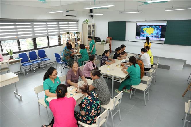 Chăm sóc sức khỏe ban ngày - giải pháp thích ứng với già hóa dân số - Ảnh 2.