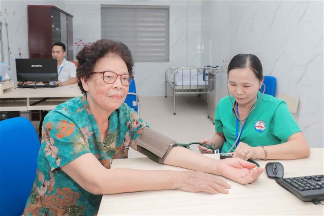 Chăm sóc sức khỏe ban ngày - giải pháp thích ứng với già hóa dân số - Ảnh 1.