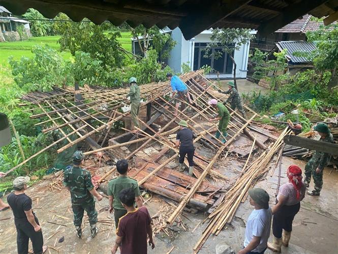 Nhiều khu vực cục bộ có mưa to, cảnh báo vùng áp thấp suy yếu tái sinh mạnh lại thành bão - Ảnh 1. Nhiều khu vực cục bộ có mưa to, cảnh báo vùng áp thấp suy yếu tái sinh mạnh lại thành bão - Ảnh 1.