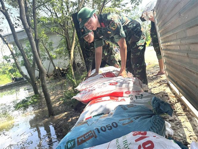 Chủ tịch thành phố Hà Nội: Không để xảy ra ngập mới tìm phương tiện ứng phó - Ảnh 1.