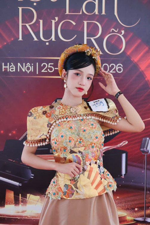 "Cô bộ đội tí hon" xứ Đoài Lê Phạm Thùy Dương đạt Huy chương vàng toàn quốc tại Liên hoan Nghệ thuật Quốc gia Việt Nam 2026 - Ảnh 3.