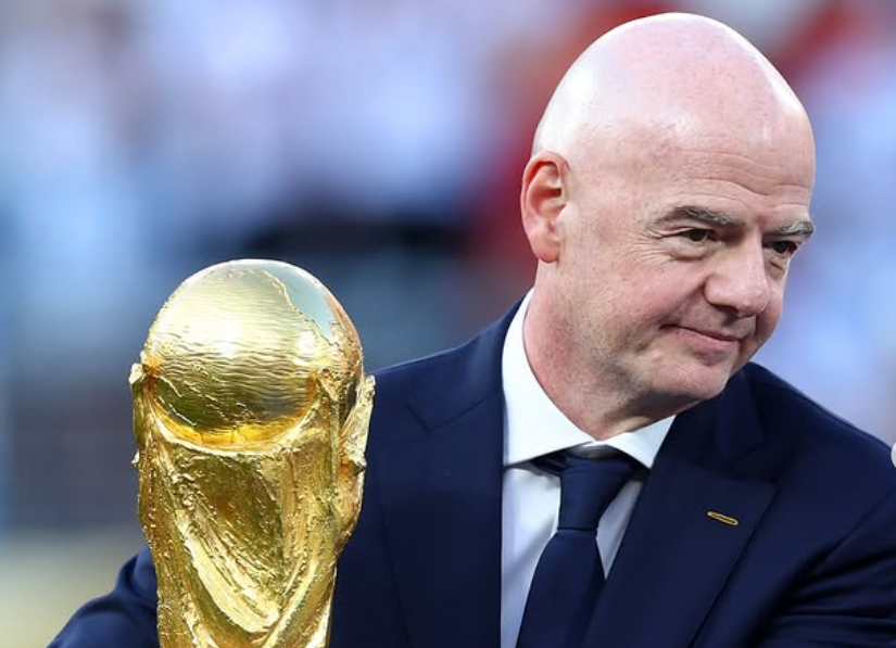Giấc mơ lương 64 triệu USD/năm của Infantino tan vỡ sau cú quay xe của FIFA - Ảnh 1.