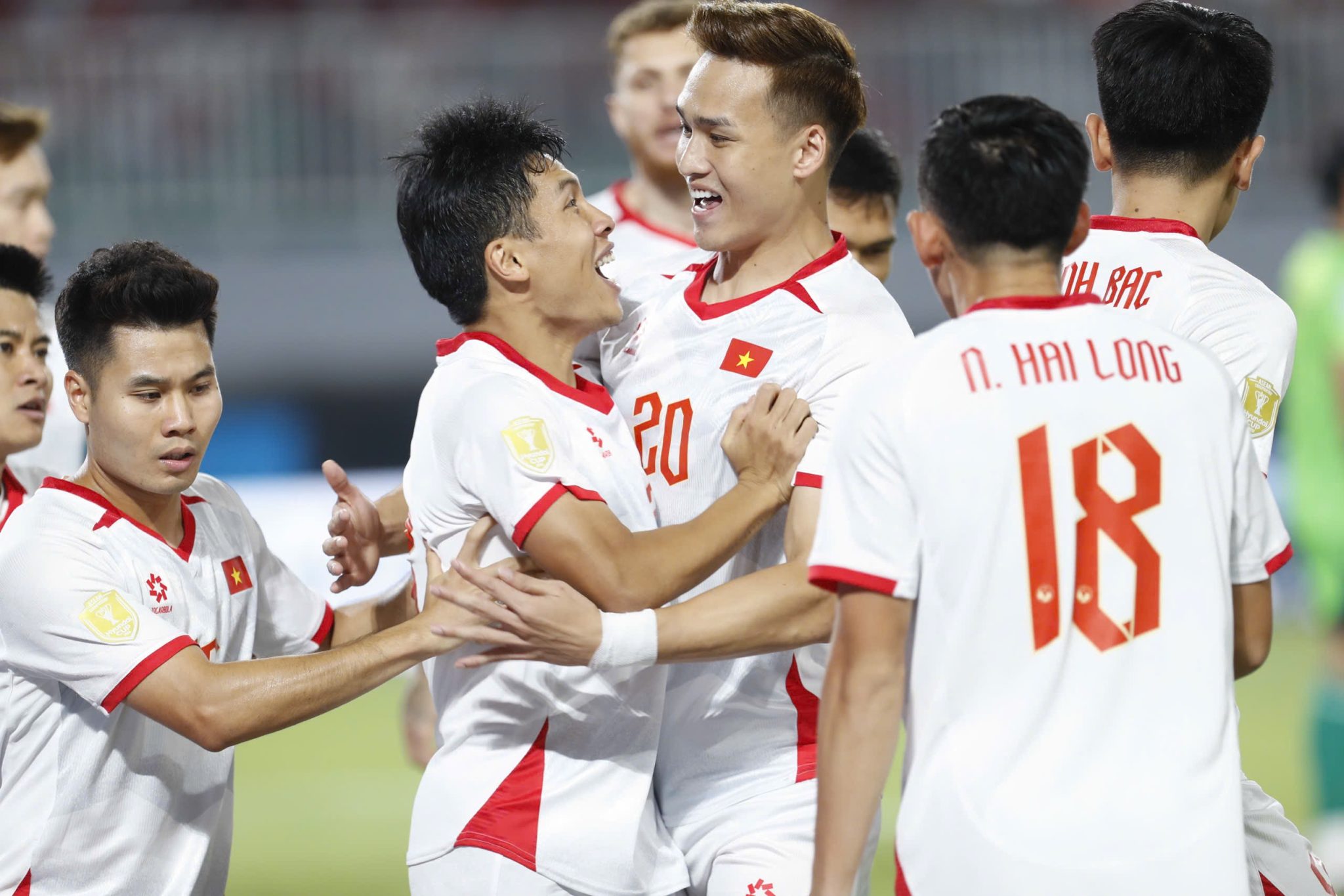 Tin nóng bóng đá Việt hôm nay 4/8: Đội tuyển Việt Nam khẩn trương về nước; AFC khen đội tuyển Việt Nam - Ảnh 3.