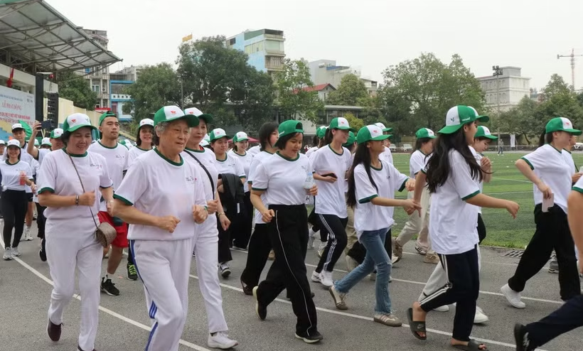 Vì một Việt Nam khỏe mạnh: Mỗi bước chân hôm nay là nền tảng sức khỏe cho ngày mai. Ảnh: Thanh Thương/TTXVN Vì một Việt Nam khỏe mạnh: Mỗi bước chân hôm nay là nền tảng sức khỏe cho ngày mai. Ảnh: Thanh Thương/TTXVN