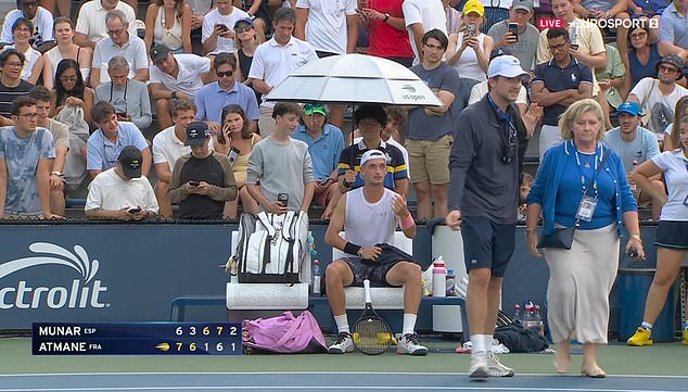 Tay vợt Pháp cãi nhau với nhân viên y tế vì bị từ chối điều trị ở vòng một US Open 2026 - Ảnh 1. Tay vợt Pháp cãi nhau với nhân viên y tế vì bị từ chối điều trị ở vòng một US Open 2026 - Ảnh 1.