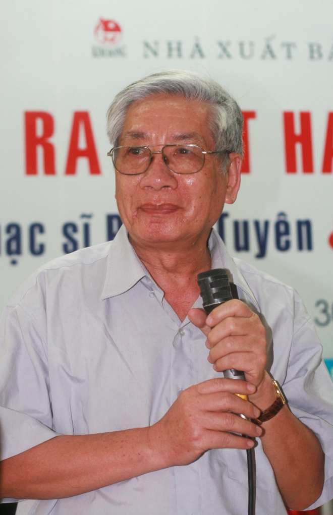 Vĩnh biệt nhà thơ Định Hải: "Đàn kiến nó đi" và bài học văn hóa xếp hàng vẫn vẹn nguyên tính thời sự - Ảnh 1.