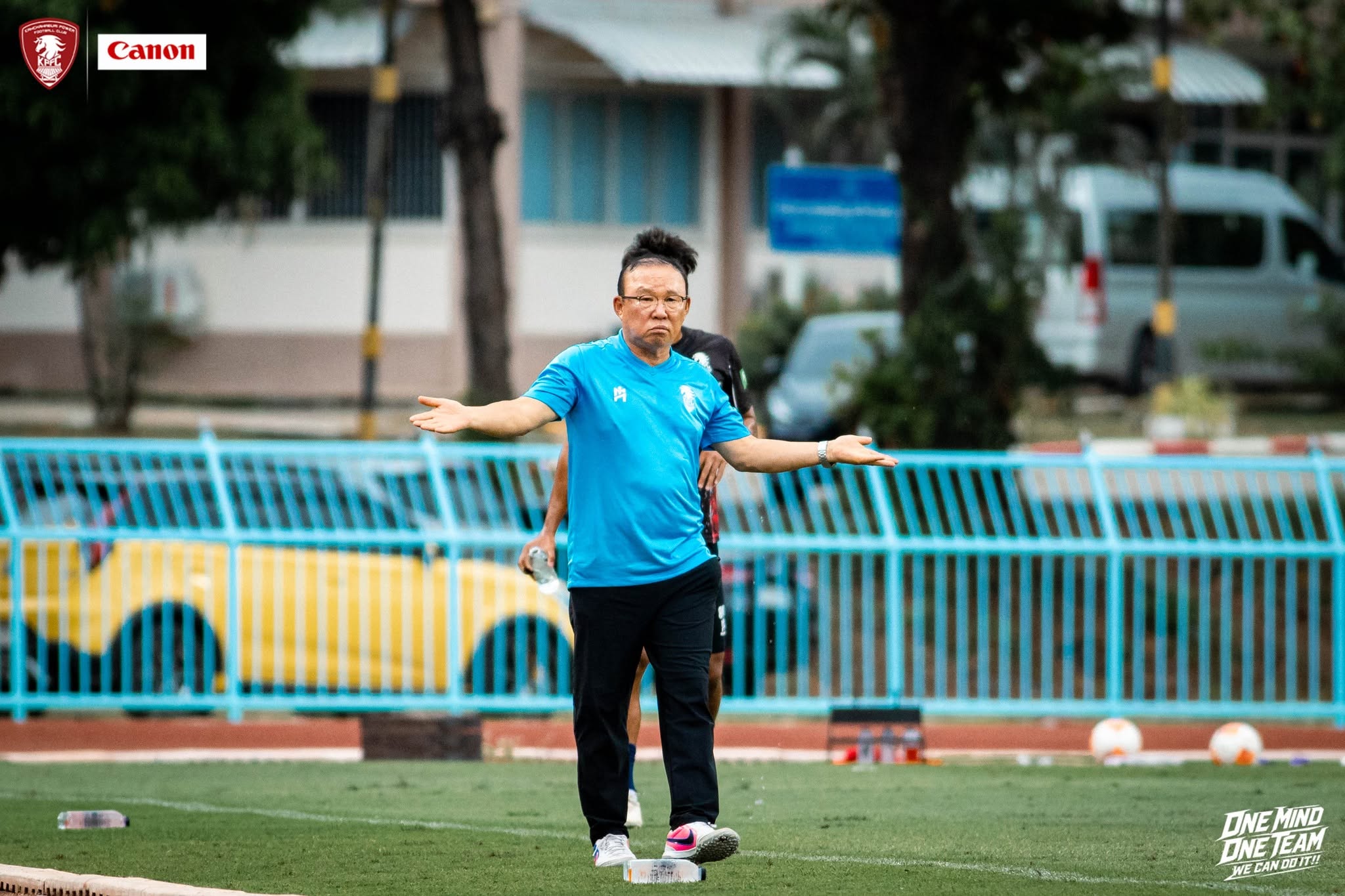 Báo Hàn Quốc: Park Hang Seo mở đường, Kim Sang Sik đưa bóng đá Việt Nam lên tầm cao mới - Ảnh 1.