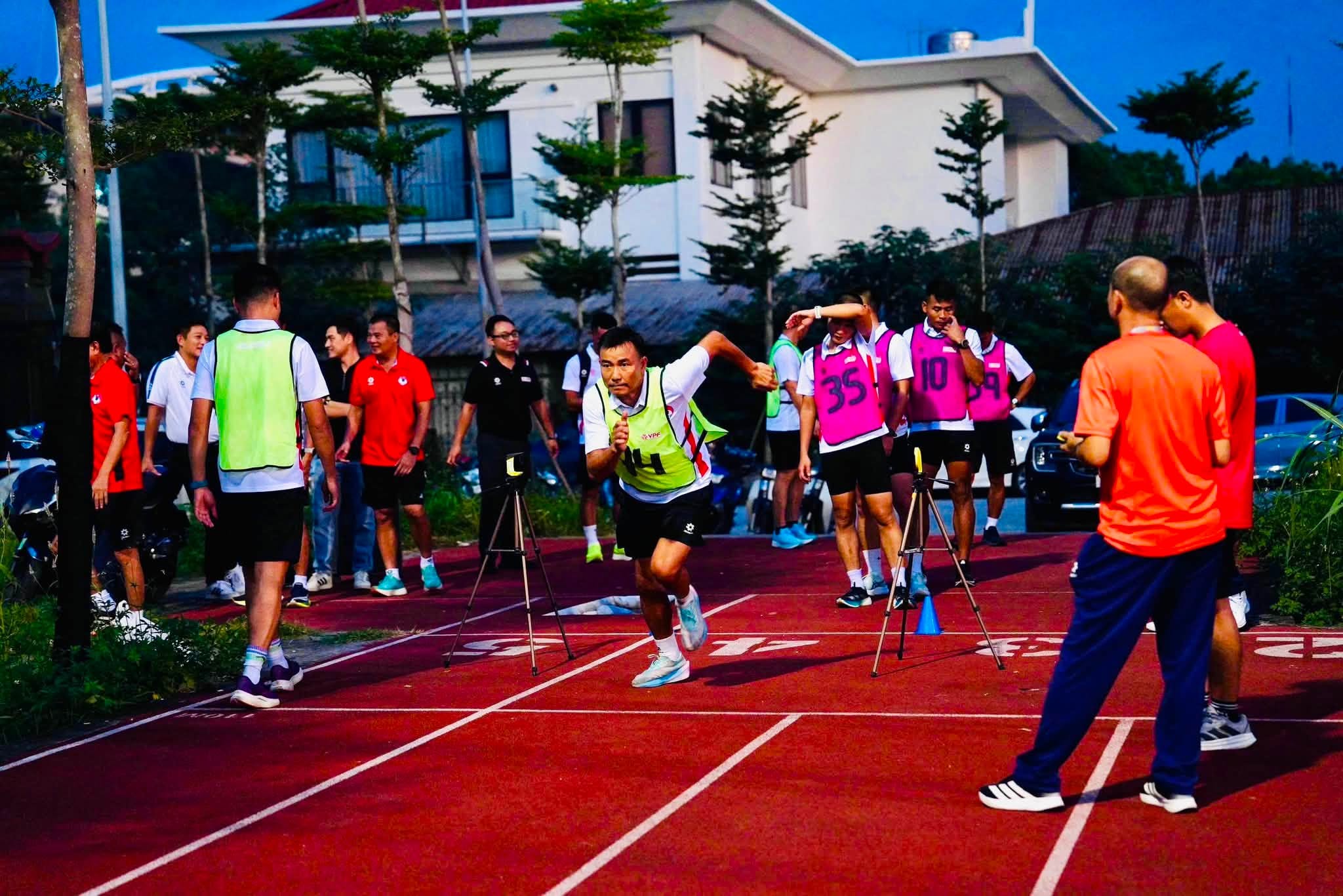 Tin nóng bóng đá Việt hôm nay 1/9: U20 Việt Nam còn cơ hội đi tiếp; 5 HLV ngoại đáng chú ý tại V.League 2026/27 - Ảnh 3.