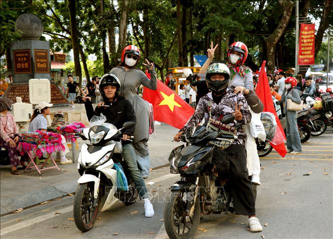 Không khí tại các điểm du lịch nổi tiểng dịp 2/9 - Ảnh 1.