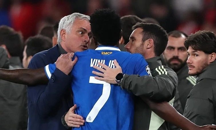 Arsenal: Vinicius, bom nổ chậm hay ngôi sao bùng nổ? - Ảnh 1. Arsenal: Vinicius, bom nổ chậm hay ngôi sao bùng nổ? - Ảnh 1.
