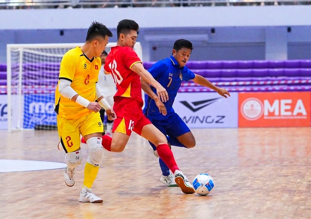 Tin nóng bóng đá Việt hôm nay 6/8: HLV Kim Sang Sik họp báo; Đội tuyển Campuchia đến muộn - Ảnh 2.