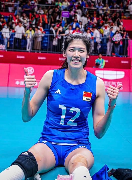 Đội tuyển bóng chuyền nữ Trung Quốc vừa đón nhận thông tin không mong muốn khi chủ công số một Li Yingying xác nhận sẽ không thể tham dự Giải vô địch châu Á 2026 trên sân nhà cũng như Đại hội Thể thao châu Á (ASIAD) tại Nhật Bản. Ảnh: China Volleyball Vietnam FC Đội tuyển bóng chuyền nữ Trung Quốc vừa đón nhận thông tin không mong muốn khi chủ công số một Li Yingying xác nhận sẽ không thể tham dự Giải vô địch châu Á 2026 trên sân nhà cũng như Đại hội Thể thao châu Á (ASIAD) tại Nhật Bản. Ảnh: China Volleyball Vietnam FC