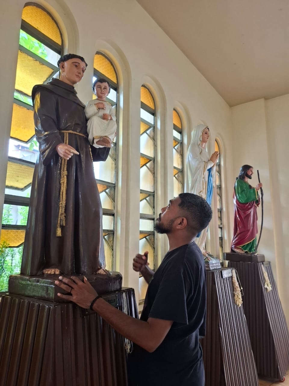 Theo dòng người đến Nhà thờ Baclaran ở Manila - Ảnh 3. Theo dòng người đến Nhà thờ Baclaran ở Manila - Ảnh 3.