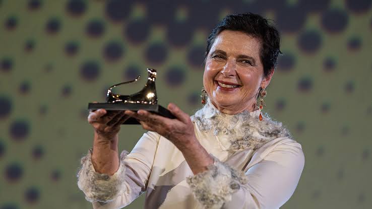 Isabella Rossellini: Từ "con gái của Ingrid Bergman" đến biểu tượng điện ảnh được LHP Locarno vinh danh - Ảnh 1. Isabella Rossellini: Từ "con gái của Ingrid Bergman" đến biểu tượng điện ảnh được LHP Locarno vinh danh - Ảnh 1.