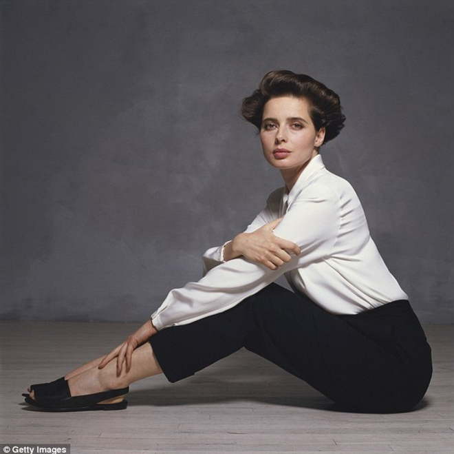 Isabella Rossellini: Từ "con gái của Ingrid Bergman" đến biểu tượng điện ảnh được LHP Locarno vinh danh - Ảnh 2. Isabella Rossellini: Từ "con gái của Ingrid Bergman" đến biểu tượng điện ảnh được LHP Locarno vinh danh - Ảnh 2.
