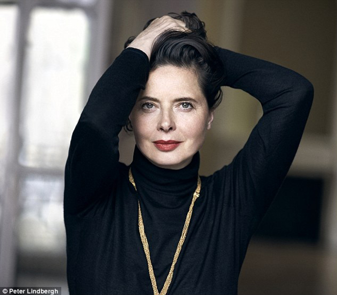 Isabella Rossellini: Từ "con gái của Ingrid Bergman" đến biểu tượng điện ảnh được LHP Locarno vinh danh - Ảnh 6. Isabella Rossellini: Từ "con gái của Ingrid Bergman" đến biểu tượng điện ảnh được LHP Locarno vinh danh - Ảnh 6.