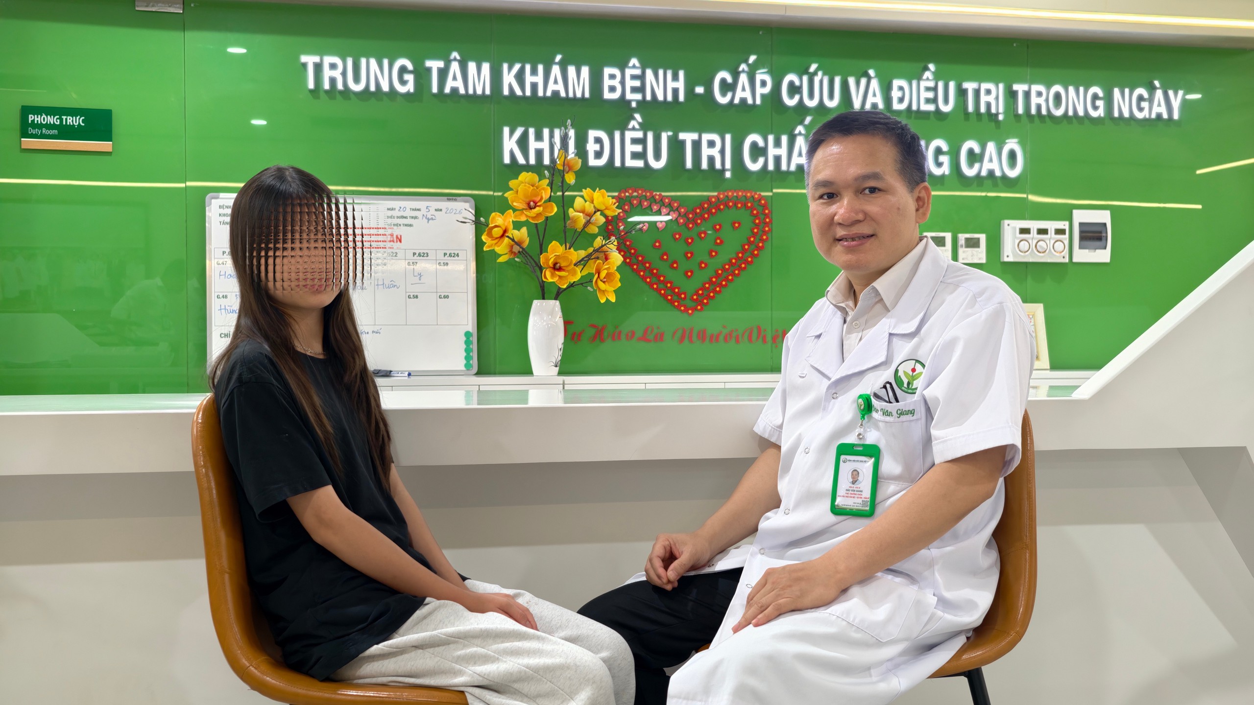 Dấu ấn vi phẫu tái tạo: 10 năm sau ca ghép lại toàn bộ da đầu cho bé gái 2 tuổi - Ảnh 4. Dấu ấn vi phẫu tái tạo: 10 năm sau ca ghép lại toàn bộ da đầu cho bé gái 2 tuổi - Ảnh 4.