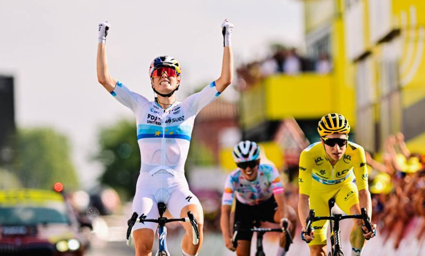 Tour de France nữ siết chặt kiểm tra áo ngực của VĐV - Ảnh 1. Tour de France nữ siết chặt kiểm tra áo ngực của VĐV - Ảnh 1.