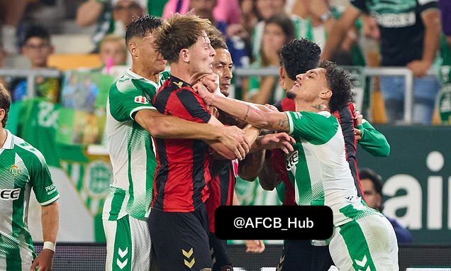 Cựu sao MU nhận thẻ đỏ trong trận giao hữu trước mùa giải, Bournemouth và Real Betis hỗn chiến - Ảnh 1.