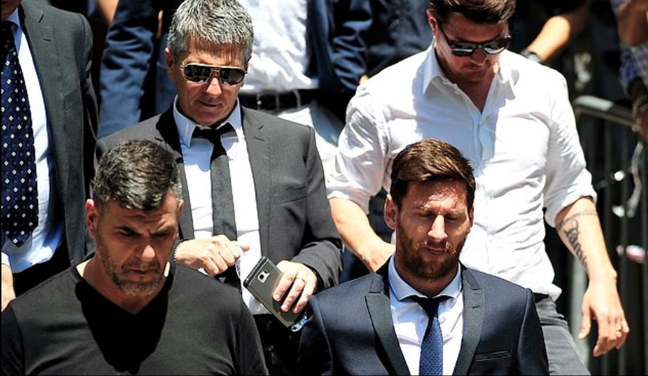 Jorge Messi luôn đồng hành cùng con trai trong mọi thăng trầm của sự nghiệp. Ảnh chụp màn hình Jorge Messi luôn đồng hành cùng con trai trong mọi thăng trầm của sự nghiệp. Ảnh chụp màn hình