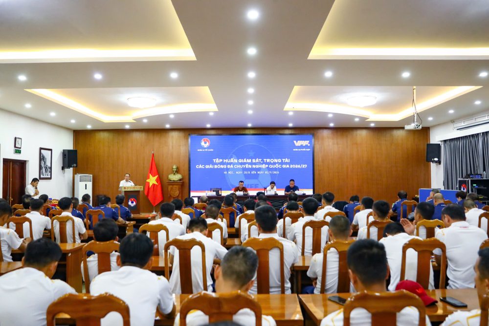 77/78 trọng tài hoàn thành kiểm tra thể lực trước mùa giải mới - Ảnh 1. 77/78 trọng tài hoàn thành kiểm tra thể lực trước mùa giải mới - Ảnh 1.