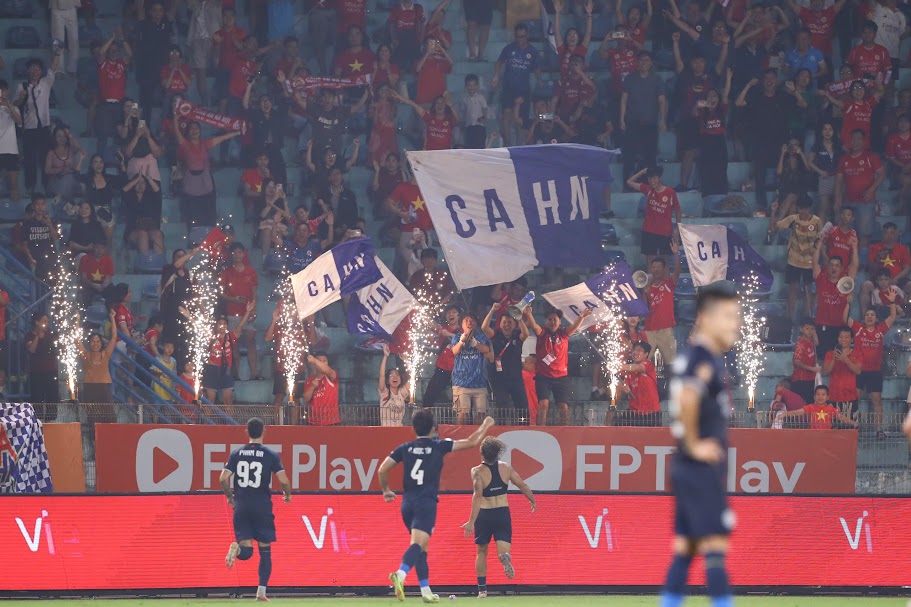 CAHN thắng nghẹt thở trận derby thủ đô với Thể Công Viettel nhờ công Stefan Mauk. Ảnh: Hoàng Linh
