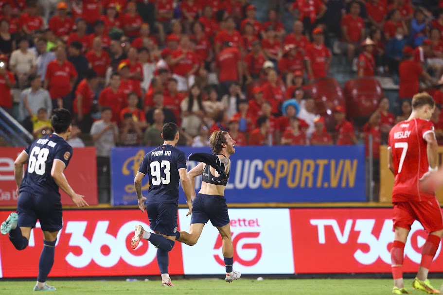 Thể Công 0-1 CAHN FC: Văn Hậu thẻ đỏ, CAHN vẫn thắng nghẹt thở trận derby thủ đô ở V.League - Ảnh 2.