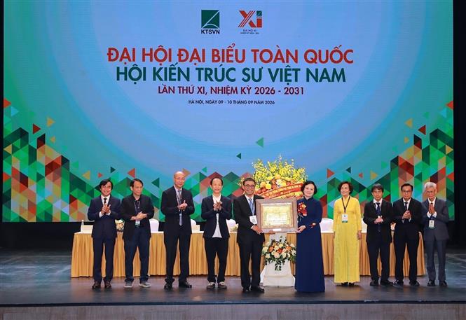 Phó Thủ tướng Phạm Thị Thanh Trà: Kiến trúc vì Việt Nam phát triển xanh, bền vững, thịnh vượng, hạnh phúc trong kỷ nguyên mới - Ảnh 2. Phó Thủ tướng Phạm Thị Thanh Trà: Kiến trúc vì Việt Nam phát triển xanh, bền vững, thịnh vượng, hạnh phúc trong kỷ nguyên mới - Ảnh 2.