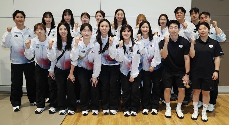 Đội tuyển bóng chuyền nữ Hàn Quốc đã lên đường sang Nhật Bản tham dự ASIAD 2026, với quyết tâm tìm lại vị thế sau khi gây thất vọng tại ASIAD 2023. Ảnh: Yonhap Đội tuyển bóng chuyền nữ Hàn Quốc đã lên đường sang Nhật Bản tham dự ASIAD 2026, với quyết tâm tìm lại vị thế sau khi gây thất vọng tại ASIAD 2023. Ảnh: Yonhap