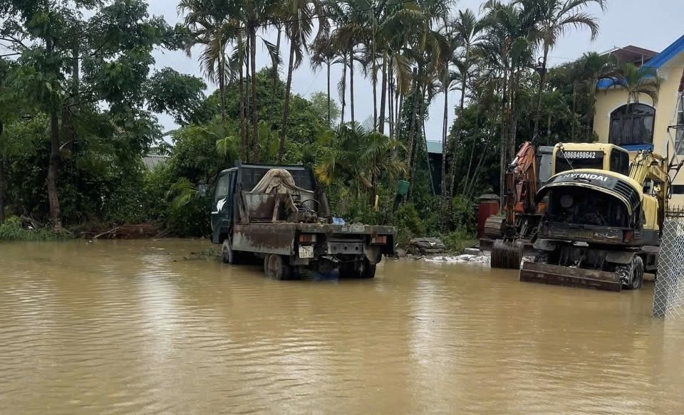 Huế: Mưa lớn khiến một số địa phương bị ngập lụt - Ảnh 8.