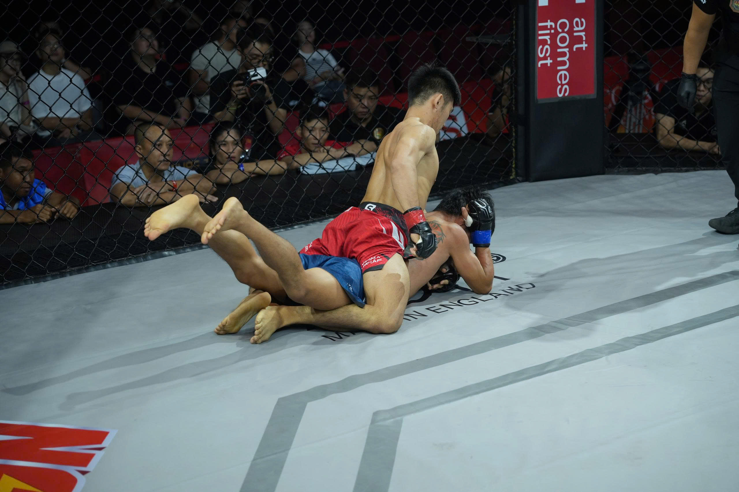 LION Championship 35: Nguyễn Phú Thịnh giành quyền tranh đai vô địch hạng 52kg - Ảnh 1. LION Championship 35: Nguyễn Phú Thịnh giành quyền tranh đai vô địch hạng 52kg - Ảnh 1.