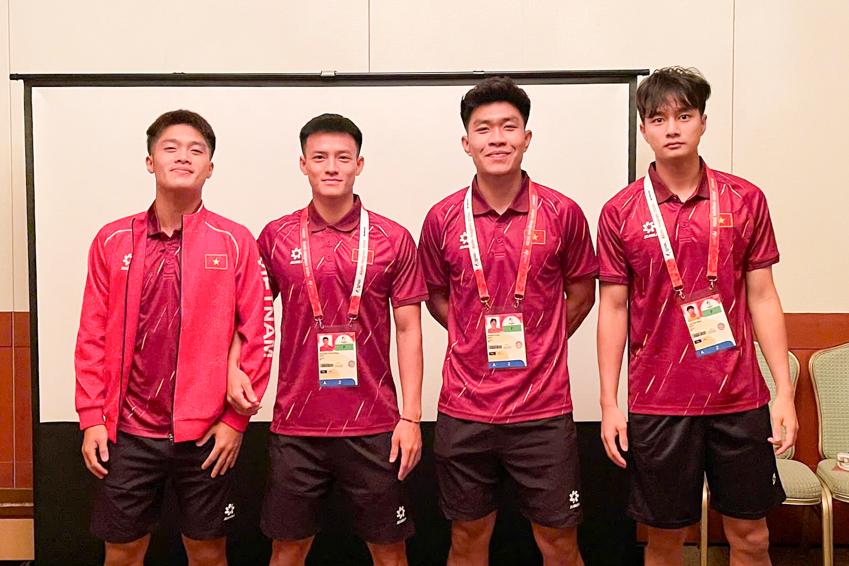 Tin nóng bóng đá Việt hôm nay 15/9: U23 Việt Nam gặp thử thách lớn; Văn Hậu đối diện nguy cơ nhận thêm án phạt - Ảnh 1. Tin nóng bóng đá Việt hôm nay 15/9: U23 Việt Nam gặp thử thách lớn; Văn Hậu đối diện nguy cơ nhận thêm án phạt - Ảnh 1.