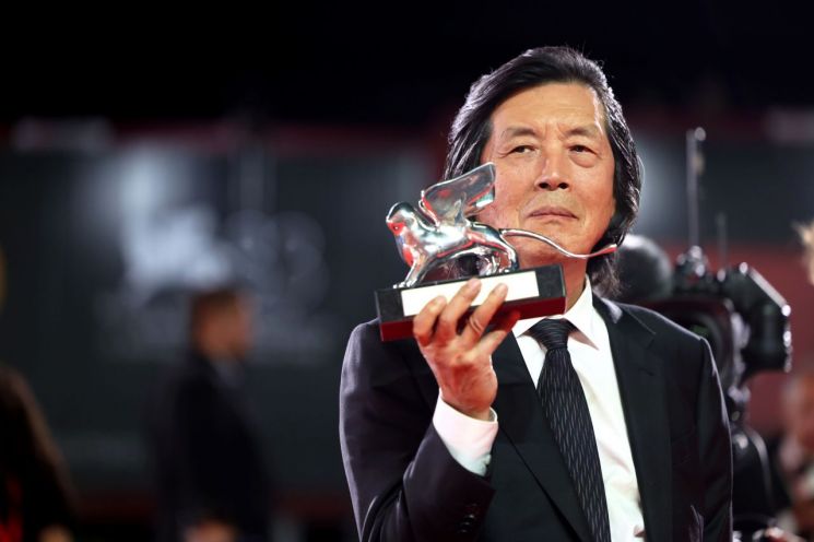 Lee Chang Dong và "Possible Love": Dấu son mới tại LHP Venice 2026 - Ảnh 6.