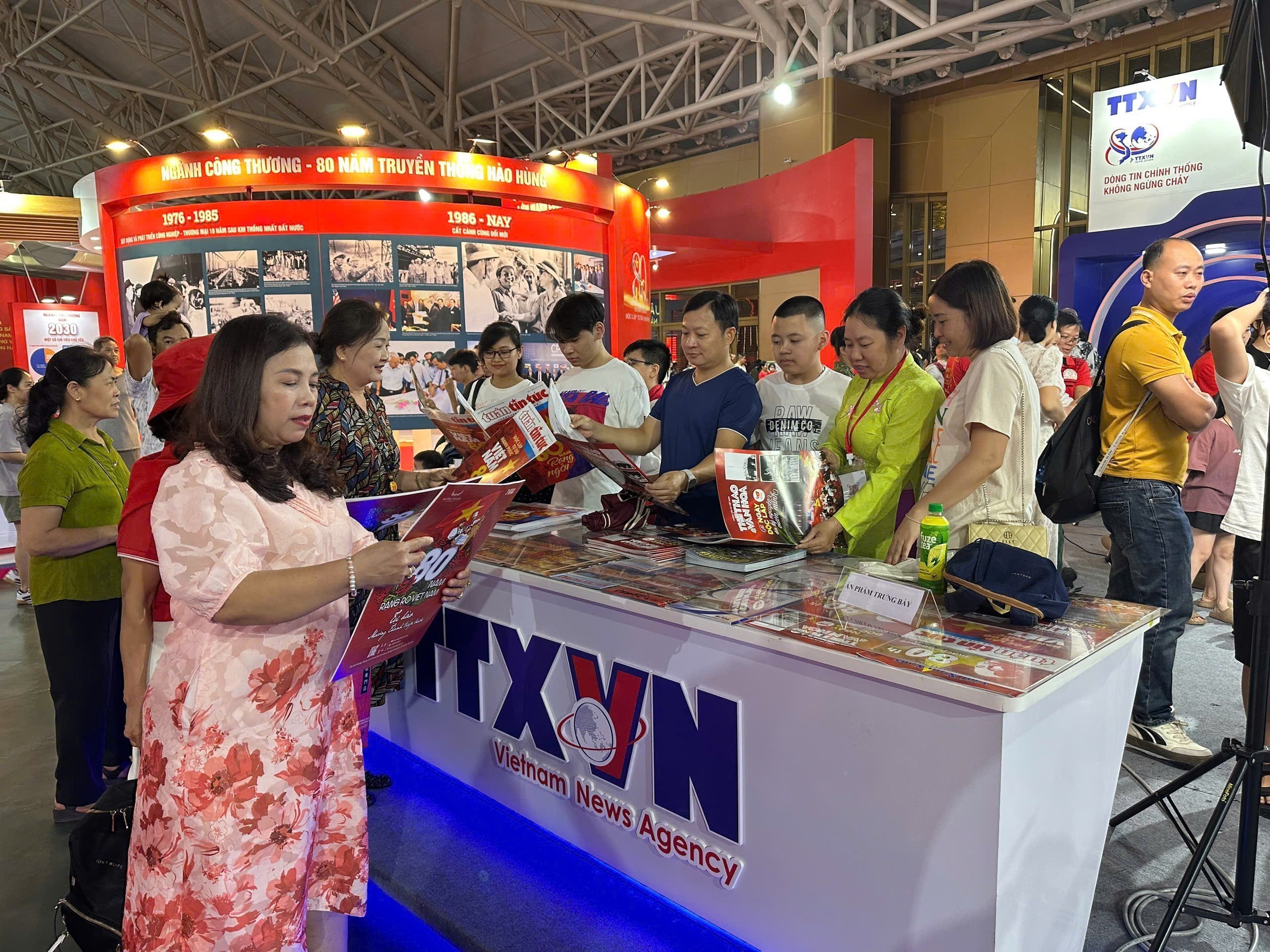 Gian trưng bày TTXVN - ảnh 8