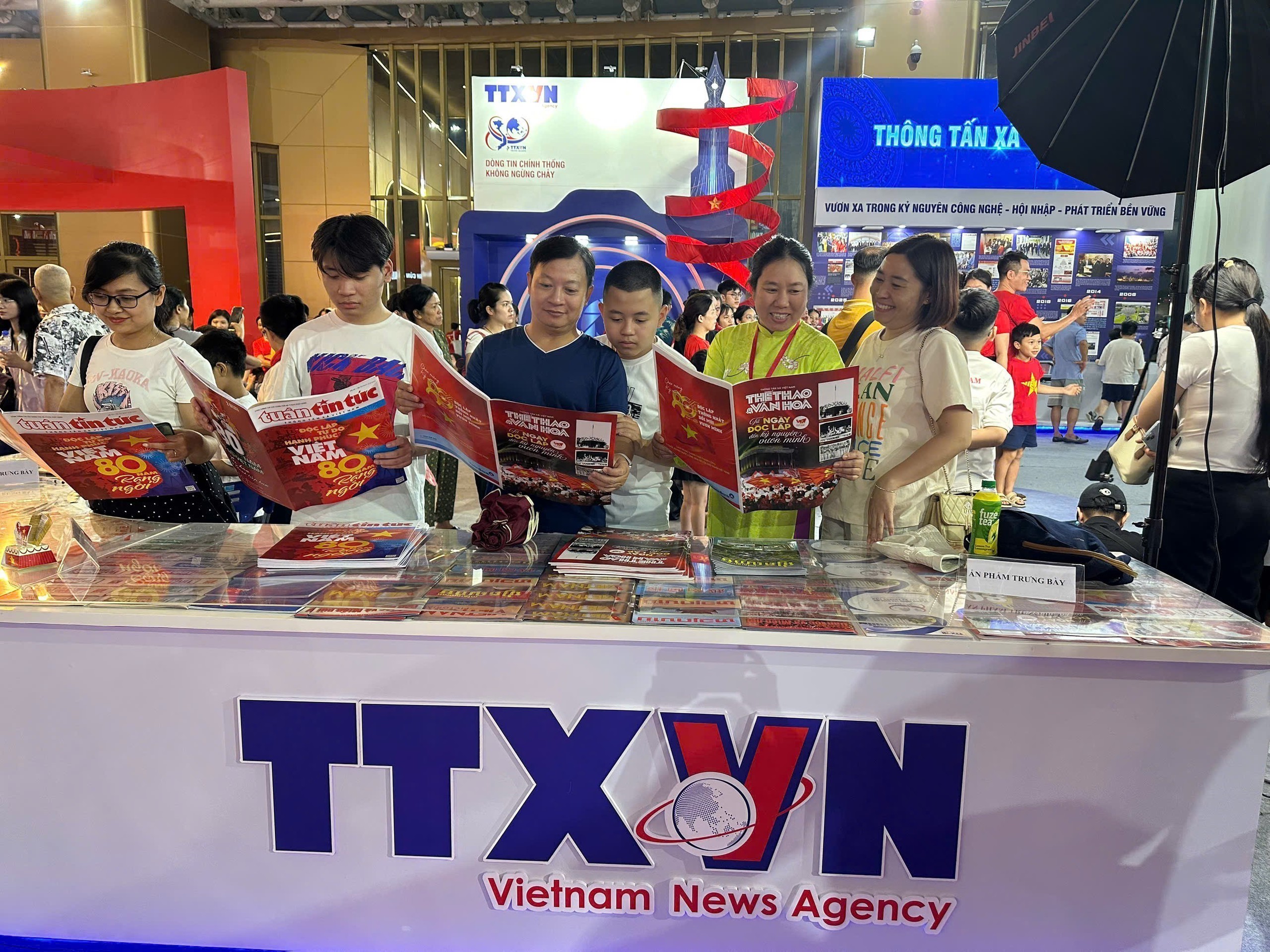 Gian trưng bày TTXVN - ảnh 9