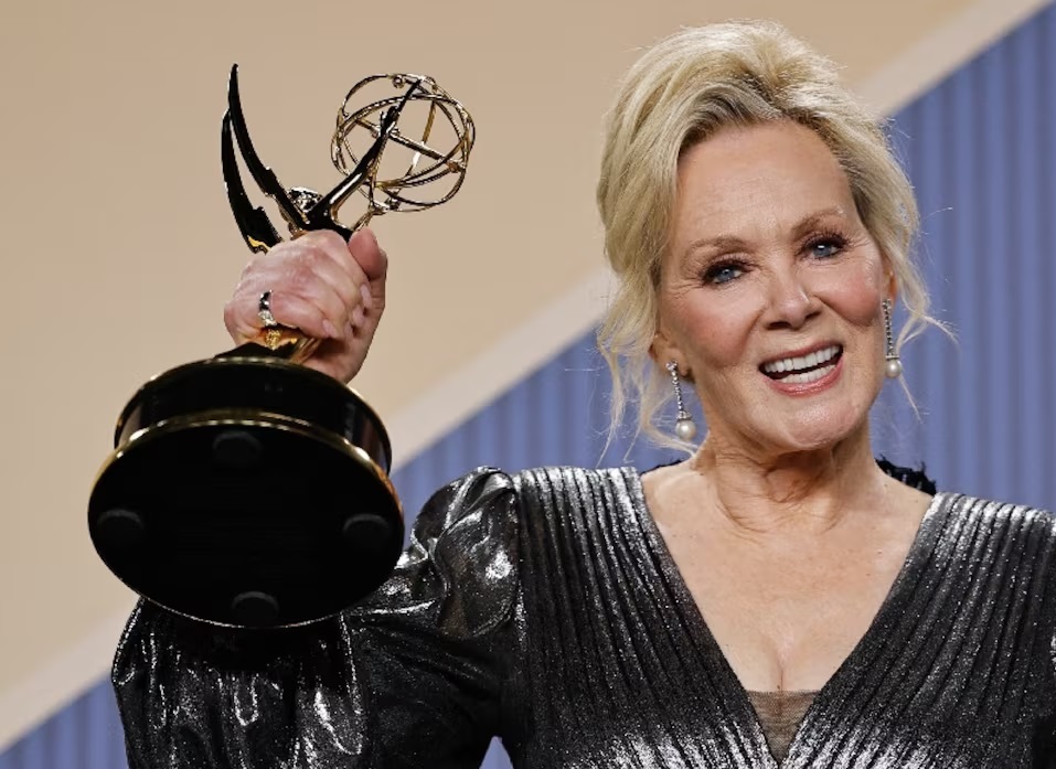 Primetime Emmy 2026: 'Widow's Bay' thắng lớn, Matthew Rhys cùng các bạn diễn thắng giải - Ảnh 4.