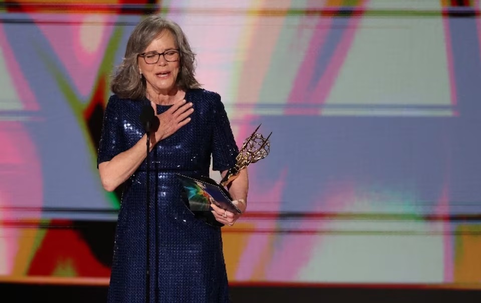 Primetime Emmy 2026: 'Widow's Bay' thắng lớn, Matthew Rhys cùng các bạn diễn thắng giải - Ảnh 7.