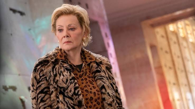 Jean Smart làm nên lịch sử giải Emmy với 5 lần liên tiếp thắng giải nhờ "Hacks" - Ảnh 5. Jean Smart làm nên lịch sử giải Emmy với 5 lần liên tiếp thắng giải nhờ "Hacks" - Ảnh 5.
