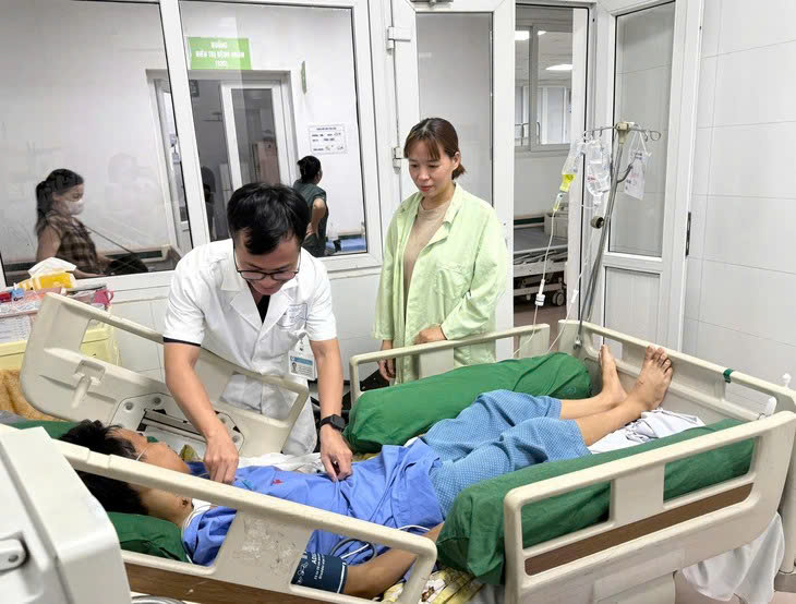 Nam sinh 17 tuổi ngừng tim 45 phút, điều trị ECMO gần một tháng - Ảnh 1.