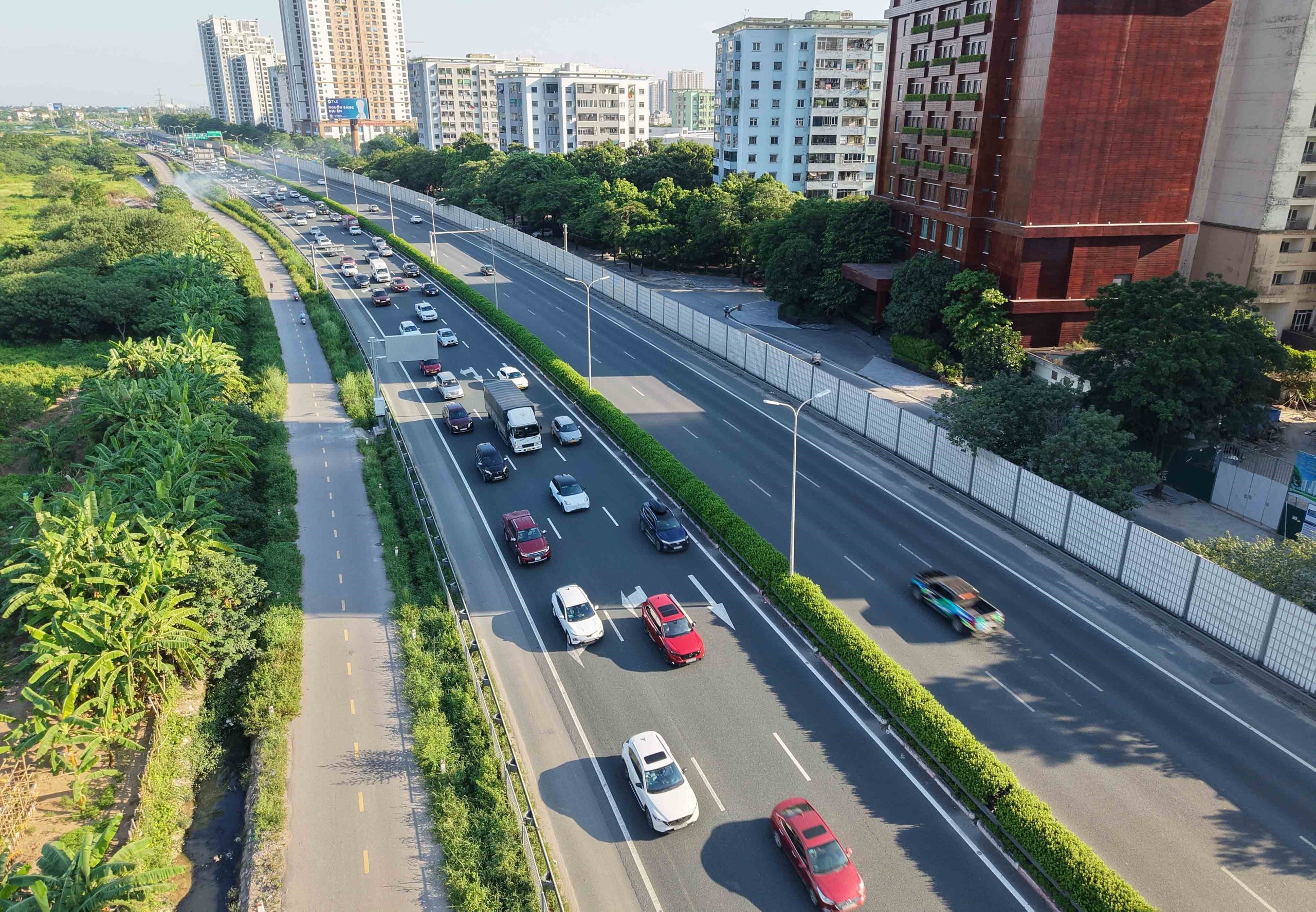 Lượng phương tiện tăng nhanh ở cửa ngõ phía Nam Thủ đô - Ảnh 5. Lượng phương tiện tăng nhanh ở cửa ngõ phía Nam Thủ đô - Ảnh 5.