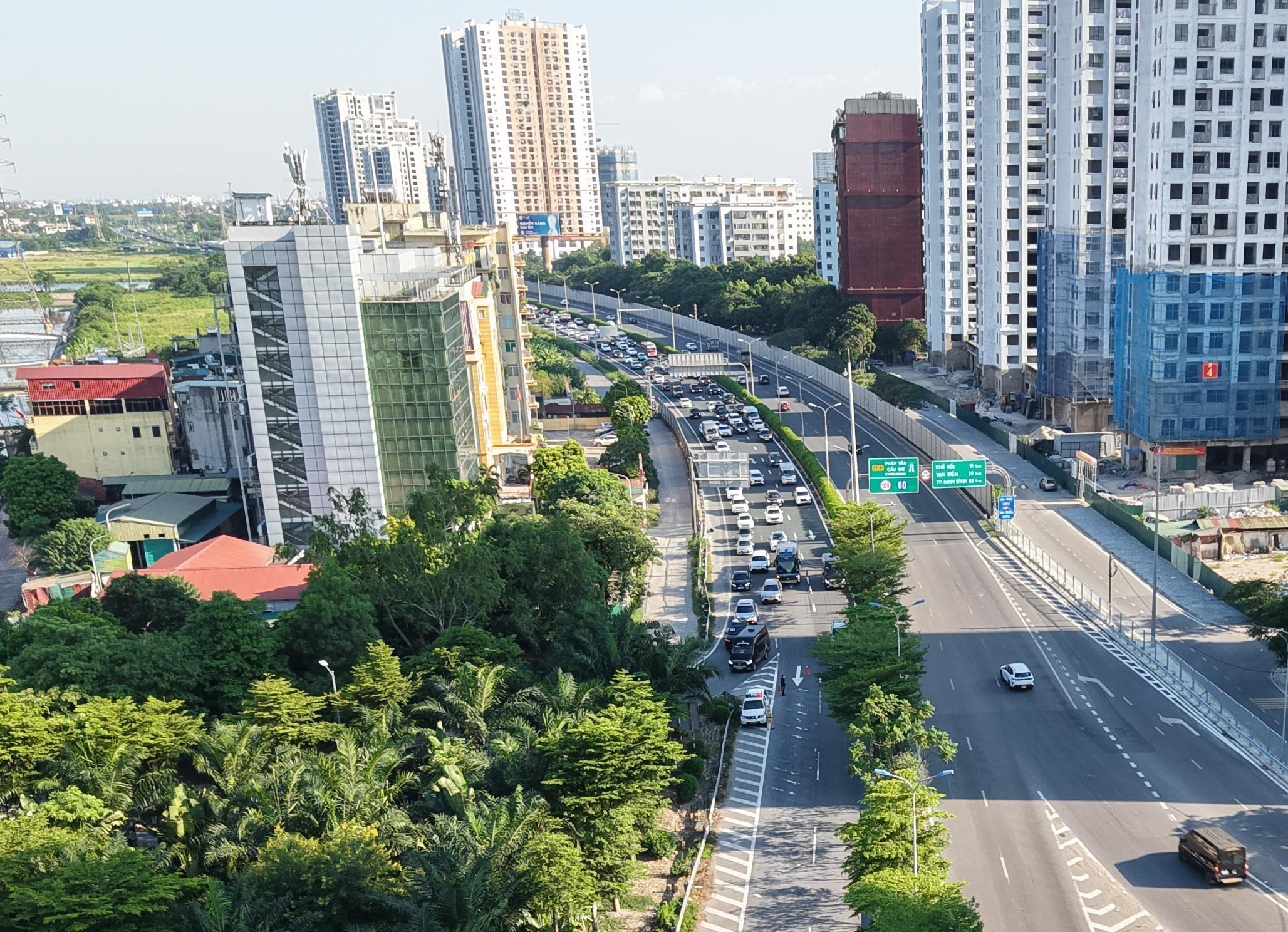 Lượng phương tiện tăng nhanh ở cửa ngõ phía Nam Thủ đô - Ảnh 6. Lượng phương tiện tăng nhanh ở cửa ngõ phía Nam Thủ đô - Ảnh 6.