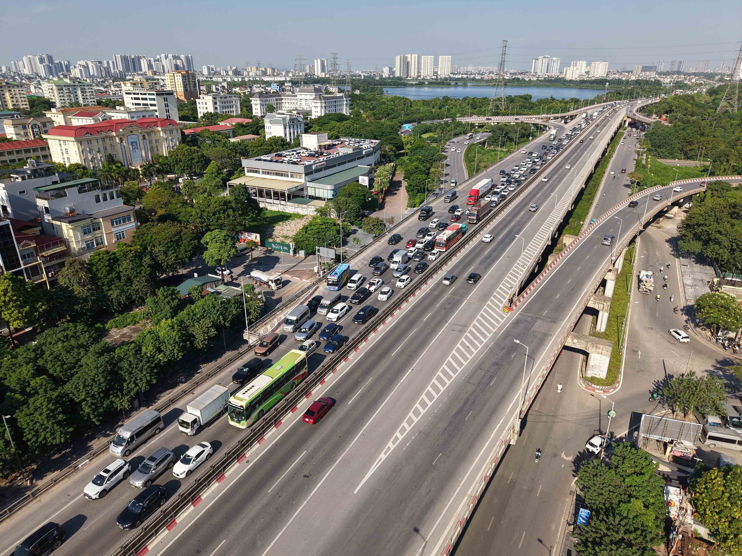 Lượng phương tiện tăng nhanh ở cửa ngõ phía Nam Thủ đô - Ảnh 8. Lượng phương tiện tăng nhanh ở cửa ngõ phía Nam Thủ đô - Ảnh 8.