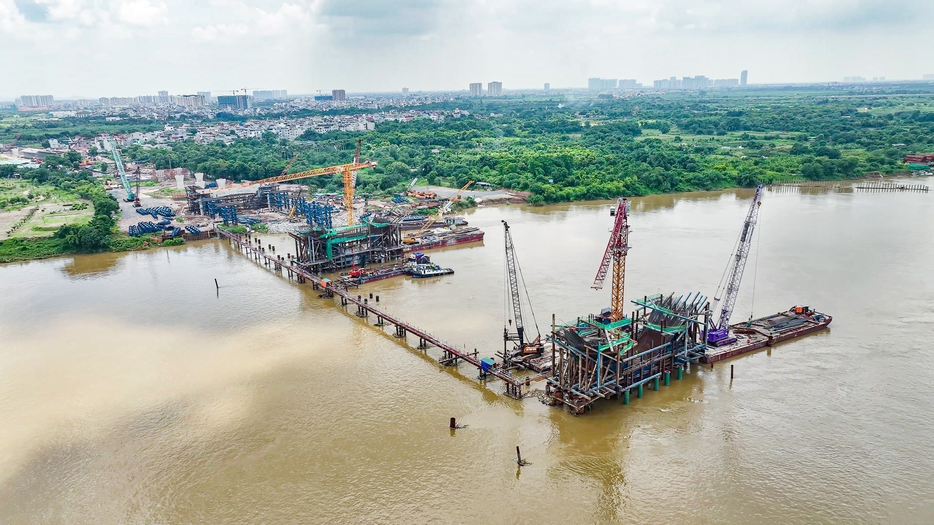 Hà Nội: Cầu Trần Hưng Đạo đạt gần 40% khối lượng, bắt đầu lắp dầm thép - Ảnh 6. Hà Nội: Cầu Trần Hưng Đạo đạt gần 40% khối lượng, bắt đầu lắp dầm thép - Ảnh 6.