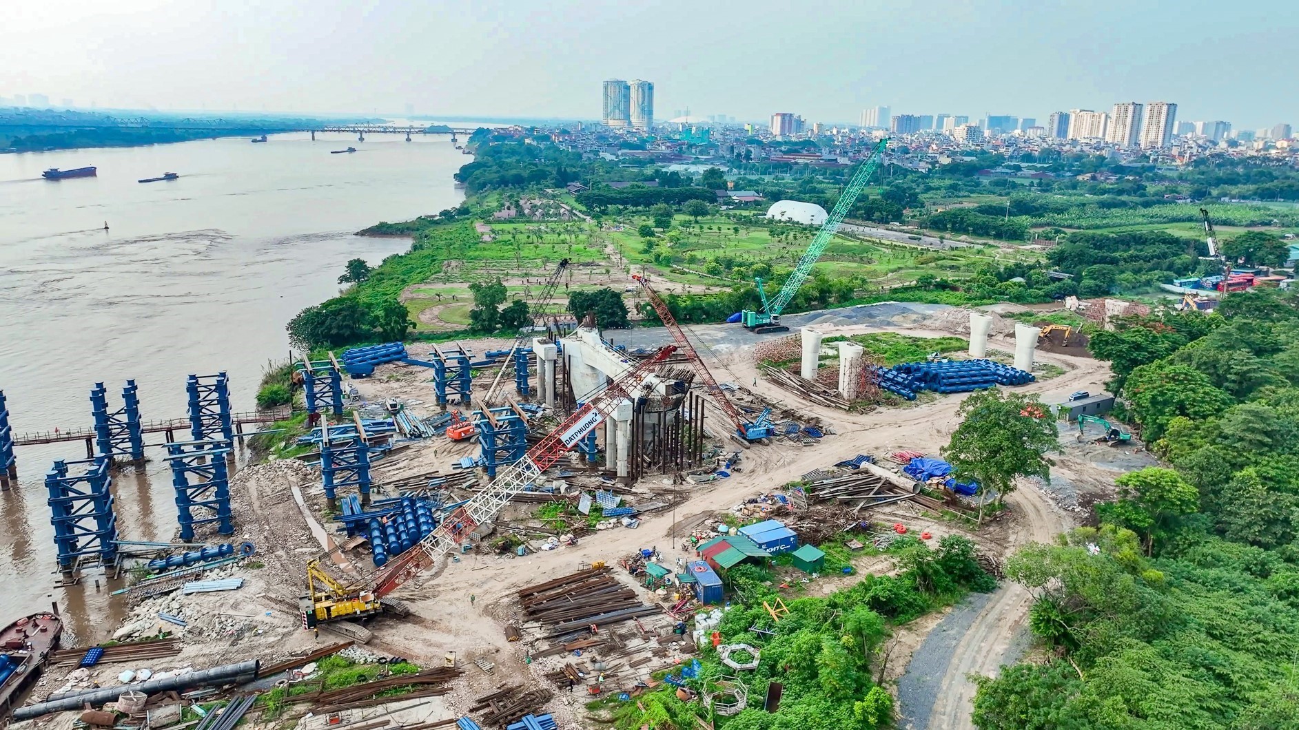 Hà Nội: Cầu Trần Hưng Đạo đạt gần 40% khối lượng, bắt đầu lắp dầm thép - Ảnh 7. Hà Nội: Cầu Trần Hưng Đạo đạt gần 40% khối lượng, bắt đầu lắp dầm thép - Ảnh 7.