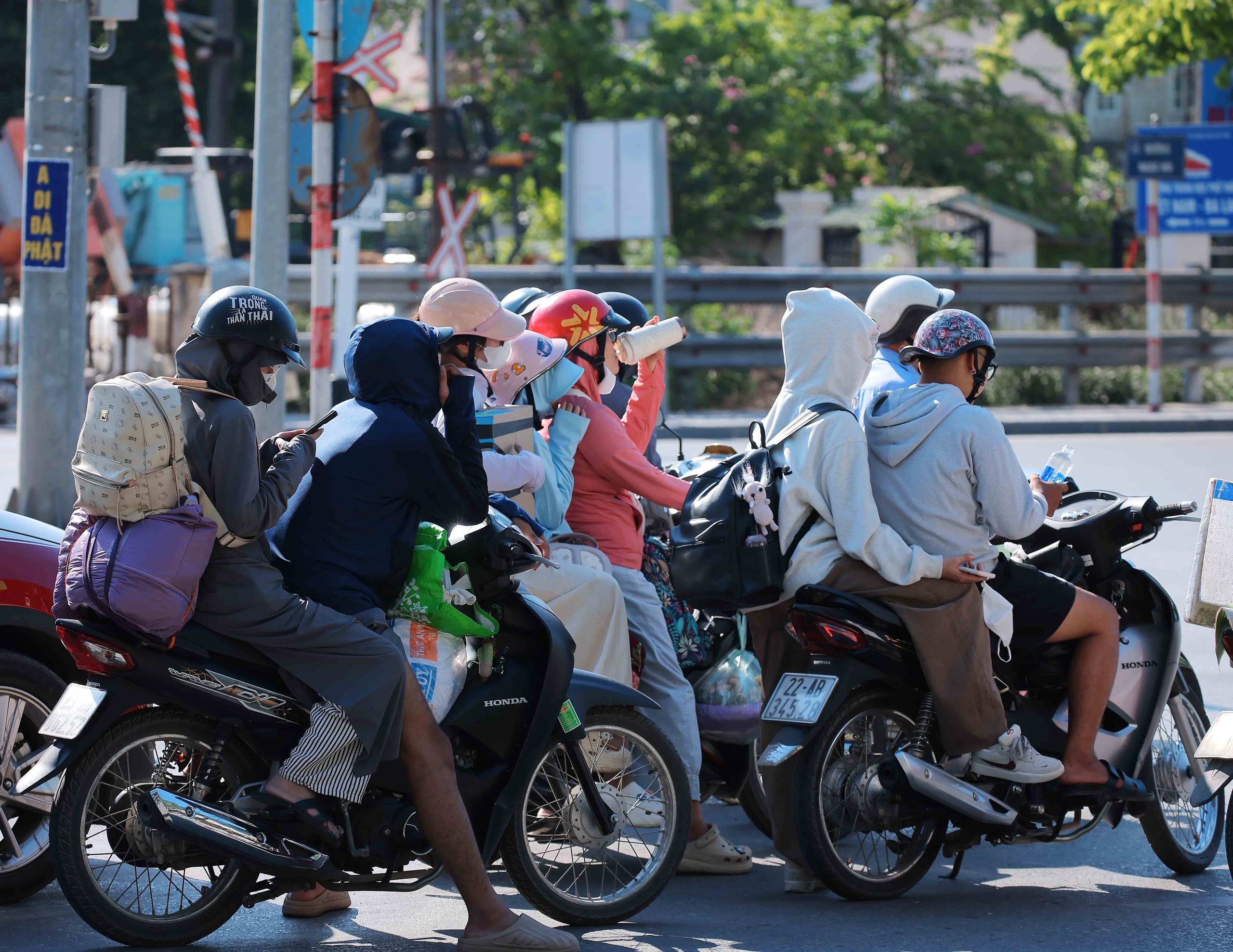 Lượng phương tiện tăng nhanh ở cửa ngõ phía Nam Thủ đô - Ảnh 18. Lượng phương tiện tăng nhanh ở cửa ngõ phía Nam Thủ đô - Ảnh 18.